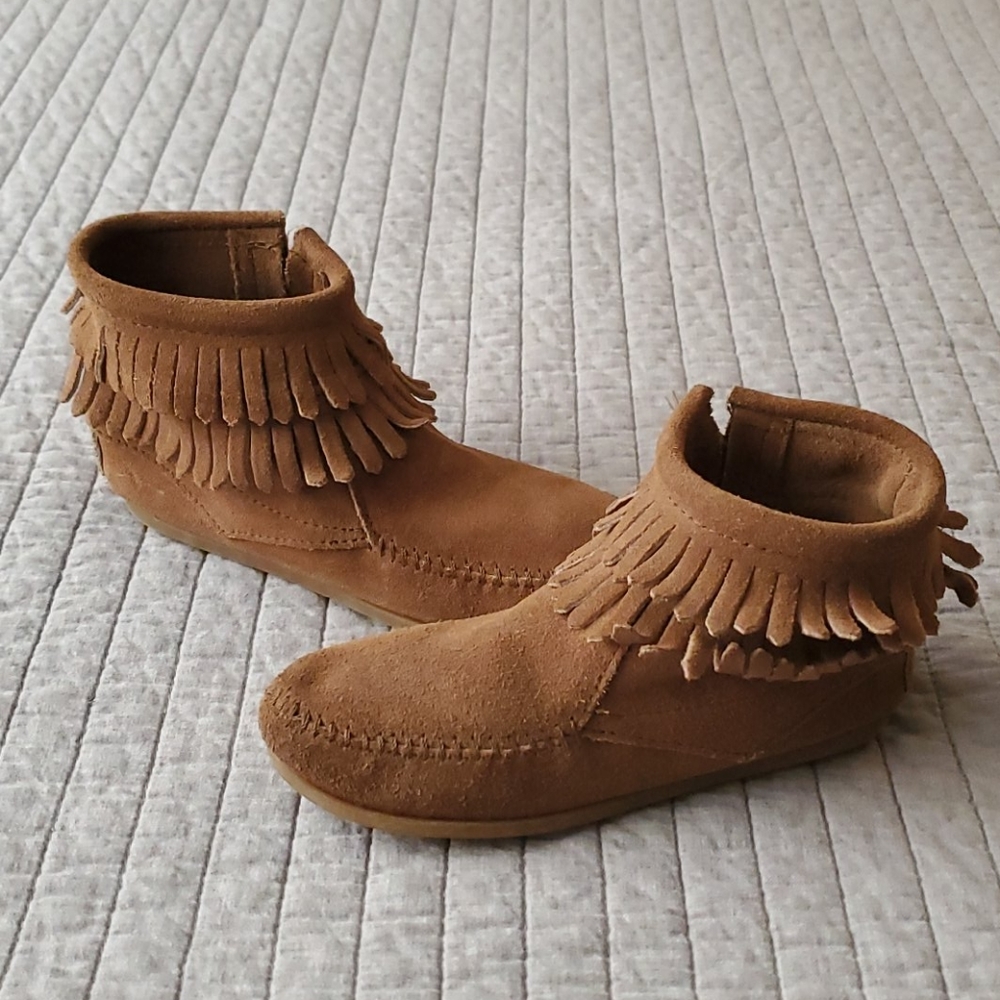 Minnetonka Kids' Double Fringe Size Zip Boot